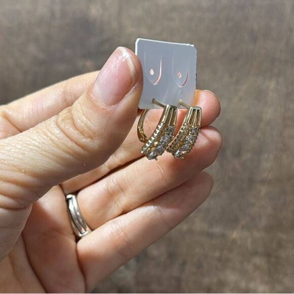 14K Gold Elegant Gold Plated with Diamond & Zirconia Stud Earrings - Picture 4 of 11